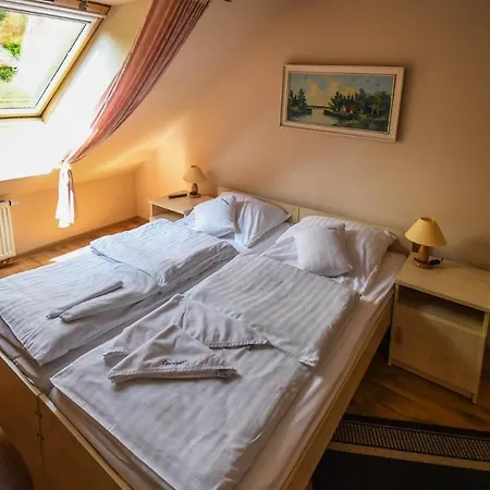 Kompleks Wypoczynkowo-konferencyjny Mazur-syrenka 3* Krutyn