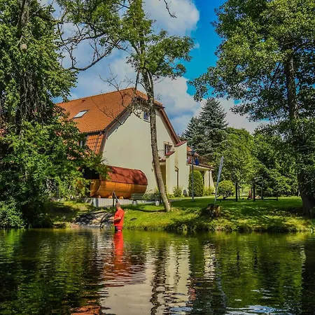 Kompleks Wypoczynkowo-konferencyjny Mazur-syrenka 3* Krutyń