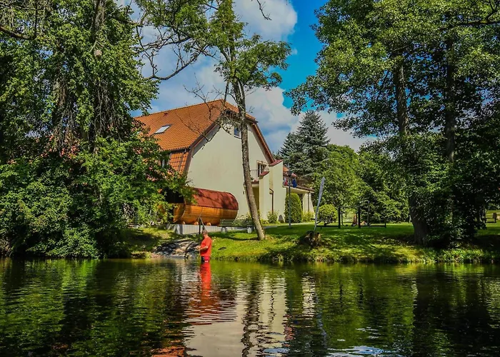 Kompleks Wypoczynkowo-konferencyjny Mazur-syrenka 3* Krutyn